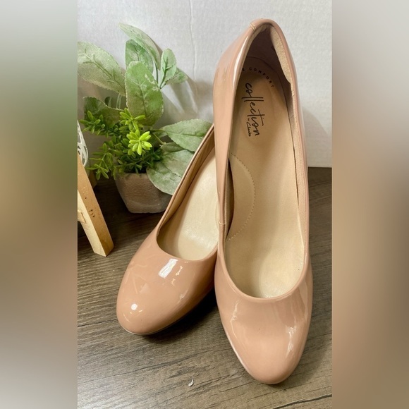 Clarks Shoes - Clarks Ultimate Comfort Collection Women’s Sz 9 Taupe Patent Leather Heels EUC